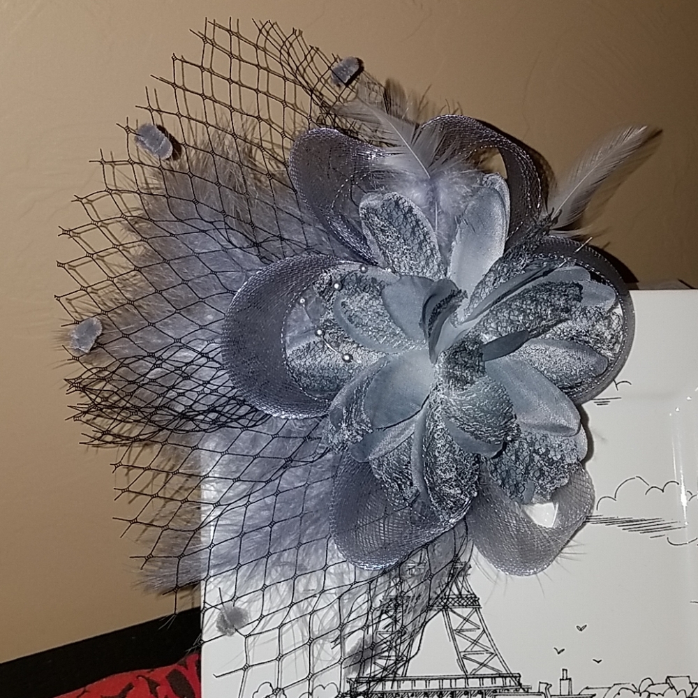 Gray Flower & Ribbon Hair Pin